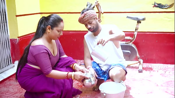 Arshi Bhabhi’s Steamy Solo Encounter: A Hardcore Milkman Fantasy in Hindi