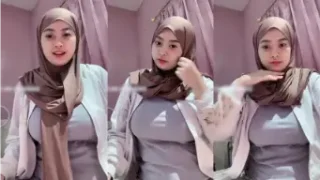 Jilbab host tobrut bikin pascol makin tegang ngaceng.