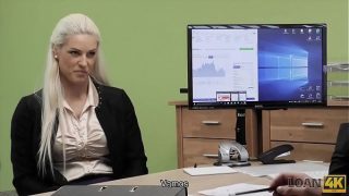 CHICA CALIENTE QUIERE SU PROPIO NEGOCIO ONLINE, SE ABRE DE PIERNAS POR UN PRÉSTAMO GORDO