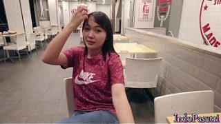 Tonton video panas mahasiswi Indo ketahuan selingkuh pas janjian makan siang, crot dalem memek basah.