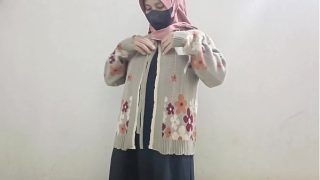 Gadis berjilbab main timun buat puaskan nafsu sendiri