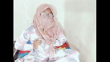 Tante seksi Indonesia viral colmek pakai botol bikin ngiler