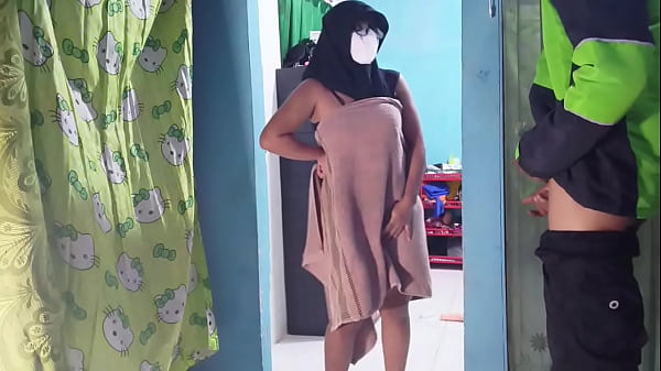 Kepergok driver ojol pas lagi mainin diri sendiri sambil pesen makanan.