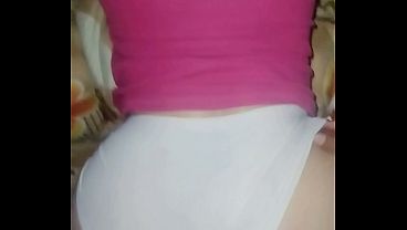 La vecina de culo enorme me llama para que le meta mano en su tubería
