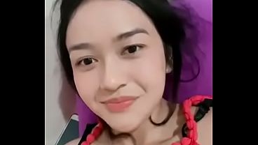 Cewek perawan Indonesia live IG, siap menggoda dengan pandangan nakal dan bibir basah yang bikin kamu nggak bisa berhenti nonton.