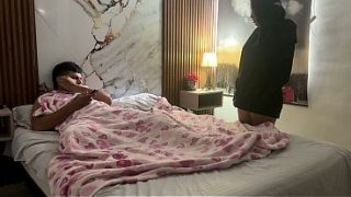 Te follo real y duro a mi latina hermanastra cachonda para que pueda quedarse en mi cuarto de hotel