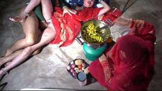 XXX Indian step Desi MOM ki kitchen mein jabardar chudai, gandi hindi dirty talk ke saath XXX
