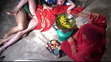 XXX Indian step Desi MOM ki kitchen mein jabardar chudai, gandi hindi dirty talk ke saath XXX