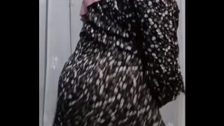 Bu guru hijab viral goyang sambil telanjang